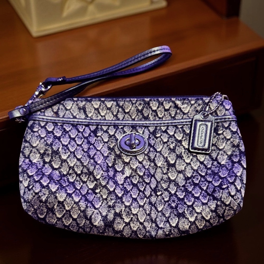 Coach NWOT Snake,animal,exotic,wristlet,Grey,gunmetal strap &Coach charm,Turlock